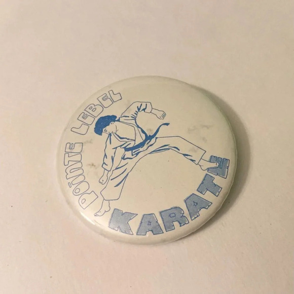 Vintage Karate Pin Back Button Pointe Lebel French Quebec - Picture 12 of 12